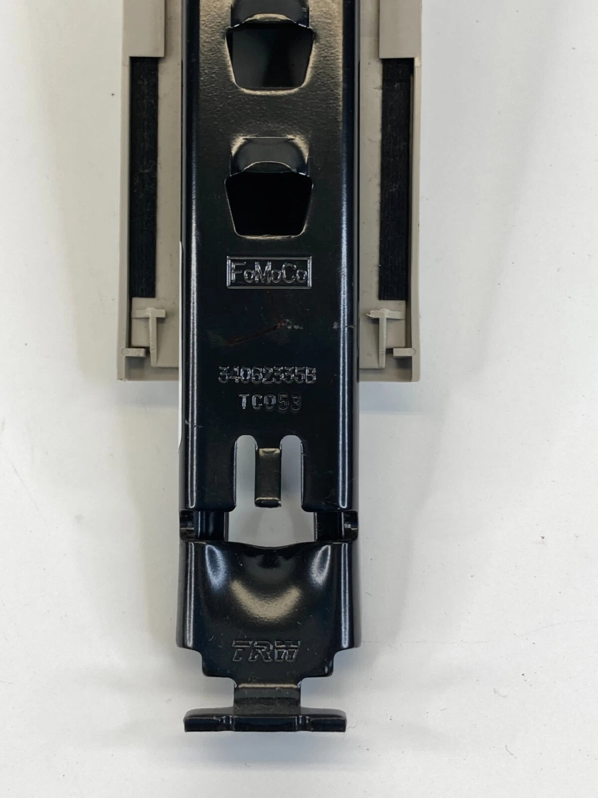 14-19 FORD FIESTA FRONT LEFT DRIVER SIDE SEAT BELT HEIGHT ADJUSTER 34062335B OEM