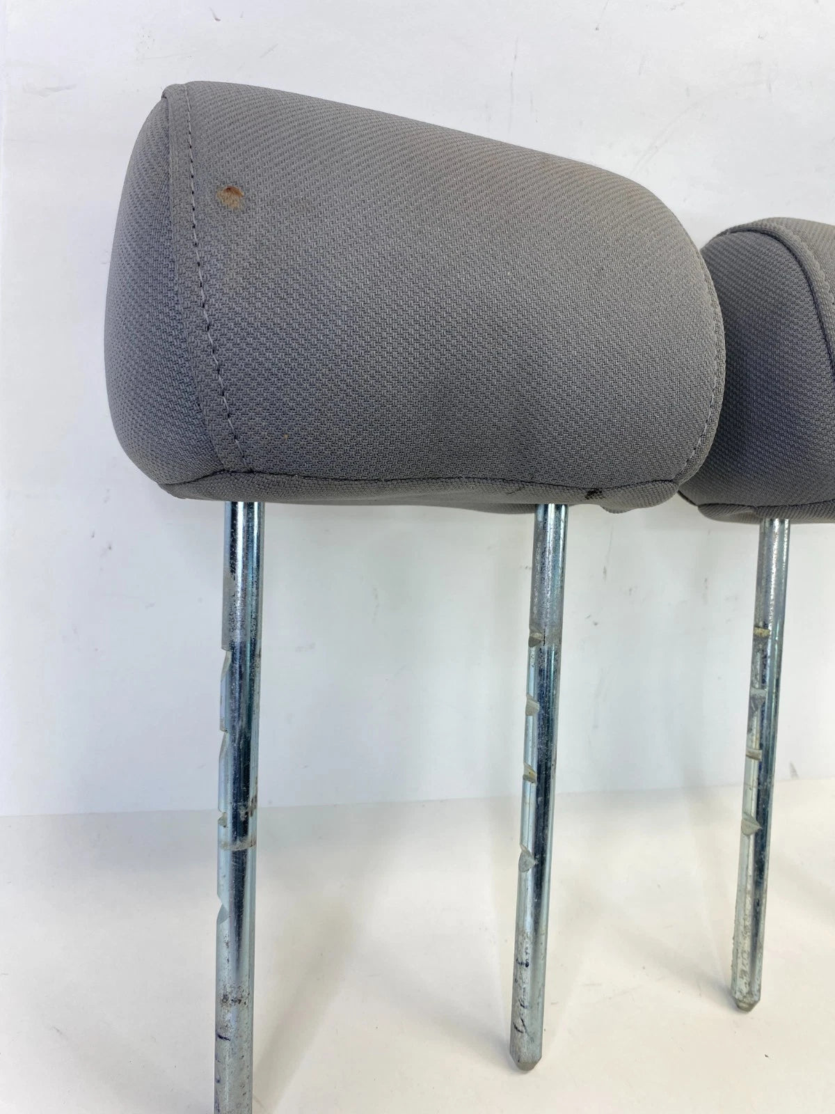 04 05 FORD F-150 REAR CLOTH LEFT & RIGHT SEAT HEADREST HEAD REST SET FLINT OEM