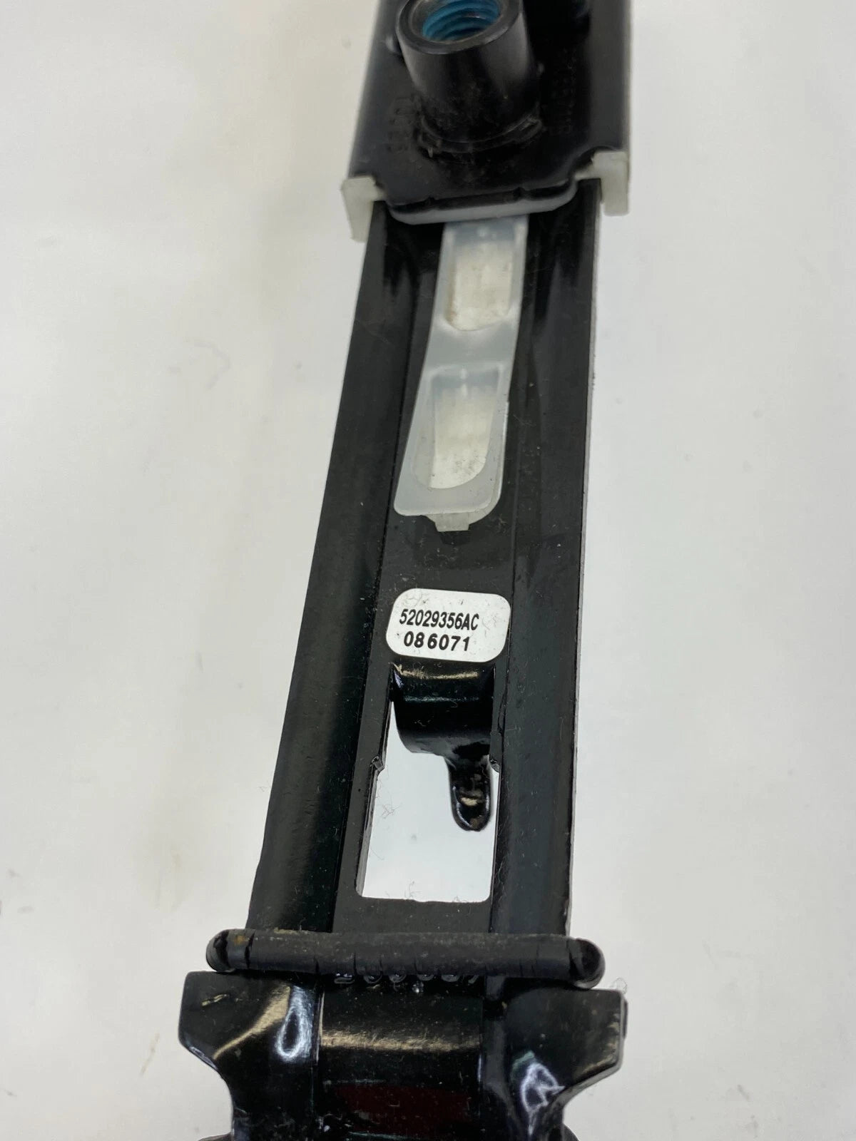 2007-2010 DODGE NITRO FRONT RIGHT SIDE SEAT BELT HEIGHT ADJUSTER 52029356AC OEM
