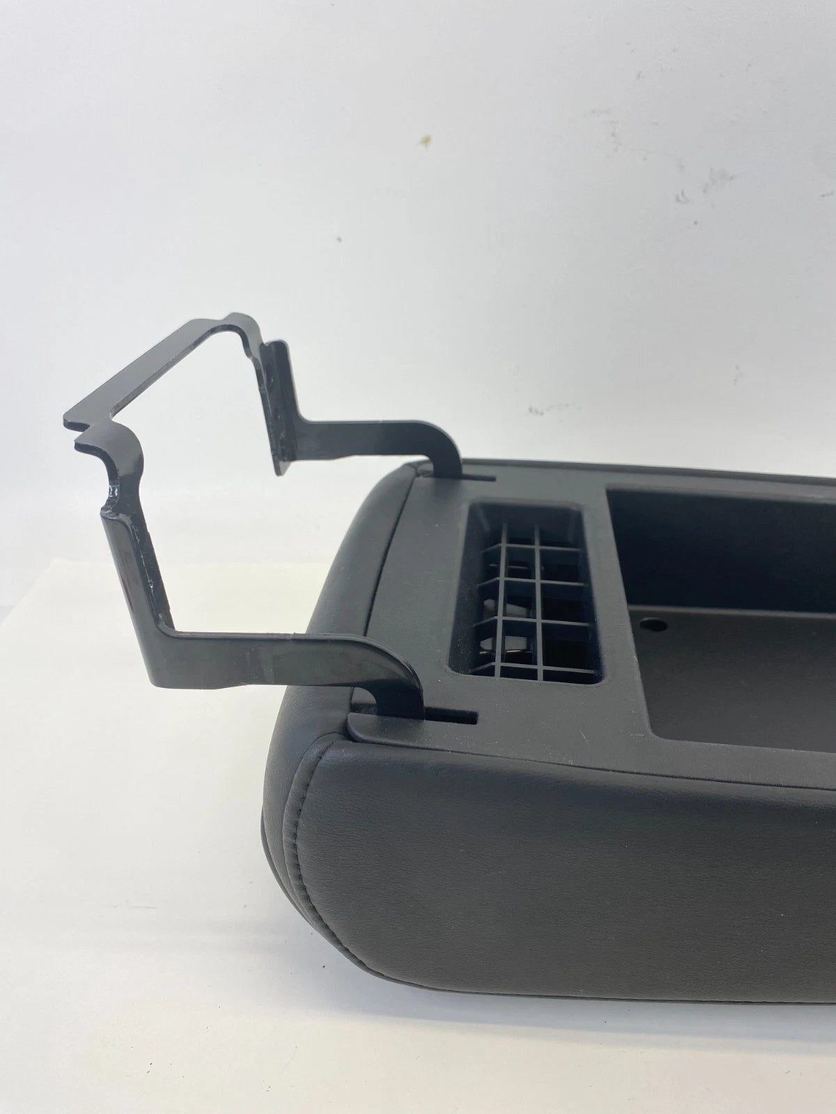 2009 INFINITI G37 07 08 G35 REAR CENTER CONSOLE ARMREST ARM REST W/ AIR VENT OEM