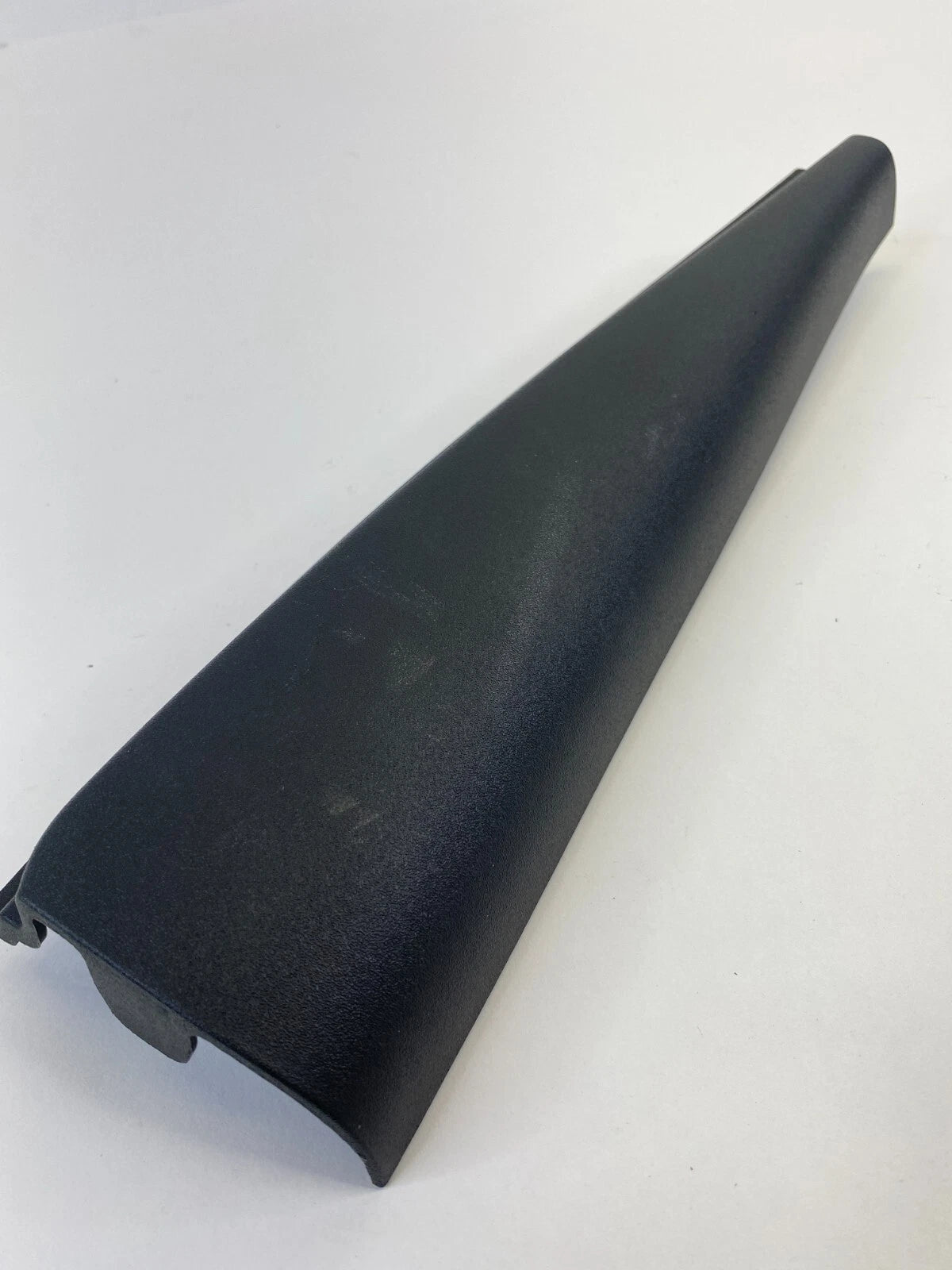 2009-2012 CHEVROLET TRAVERSE REAR LEFT DOOR INNER FRAME CORNER BEZEL 25852794