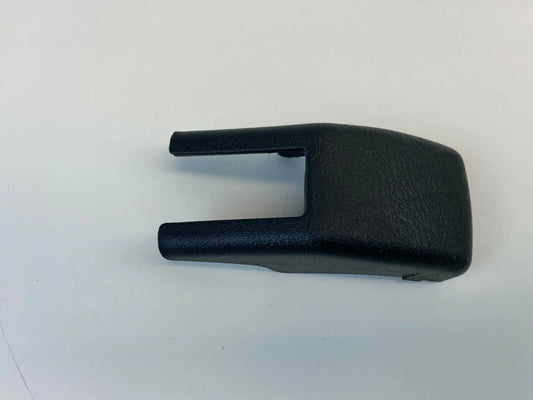 2004-2006 KIA AMANTI FRONT RIGHT SIDE SEAT RAIL TRACK END COVER 88561 3F000 OEM