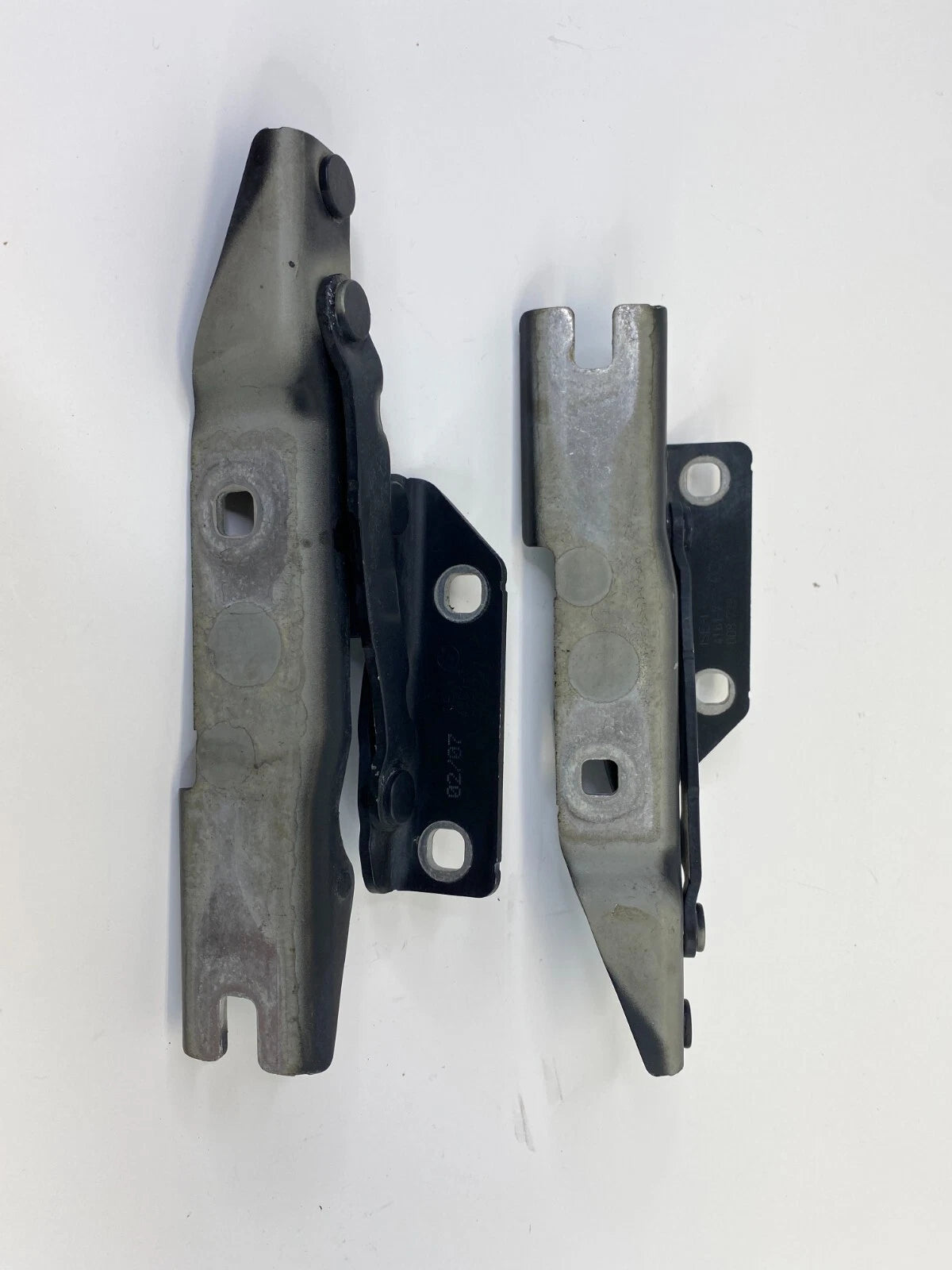 2004-2007 BMW 525I 530I FRONT HOOD BONNET HINGE BRACKET PAIR SET OEM