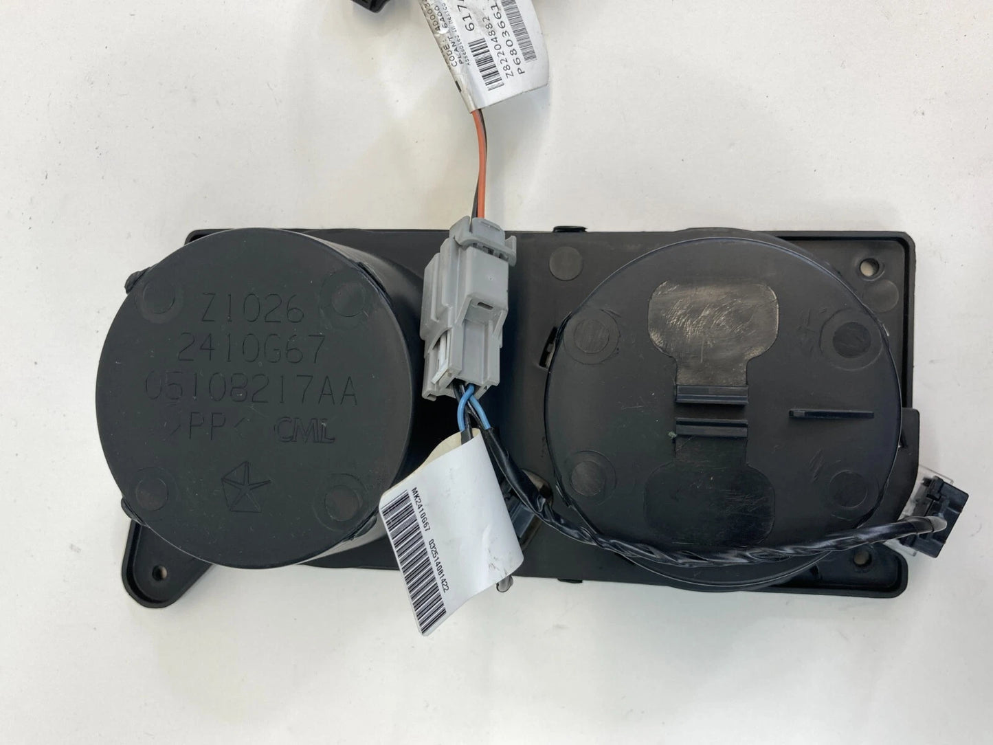 09-17 JEEP PATRIOT CENTER CONSOLE ILLUMINATED DUAL CUP HOLDER DRINK 05108217AA