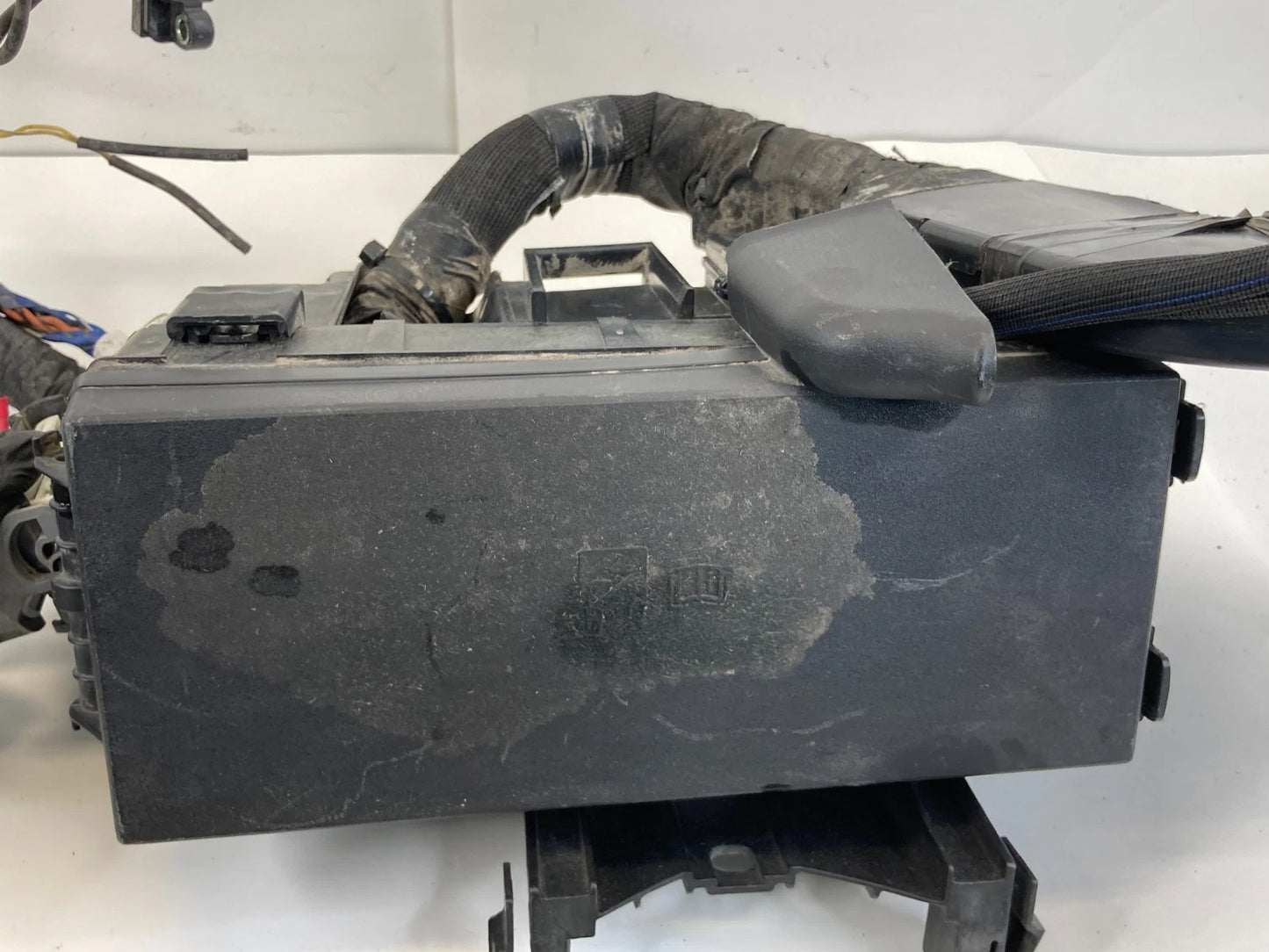 2013-2019 Ford Taurus Police Sedan Under Hood Cabin Fuse Relay Junction Block