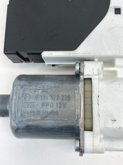 2012-2019 Volkswagen Passat Front Right Side Power Window Motor 561959702 OEM