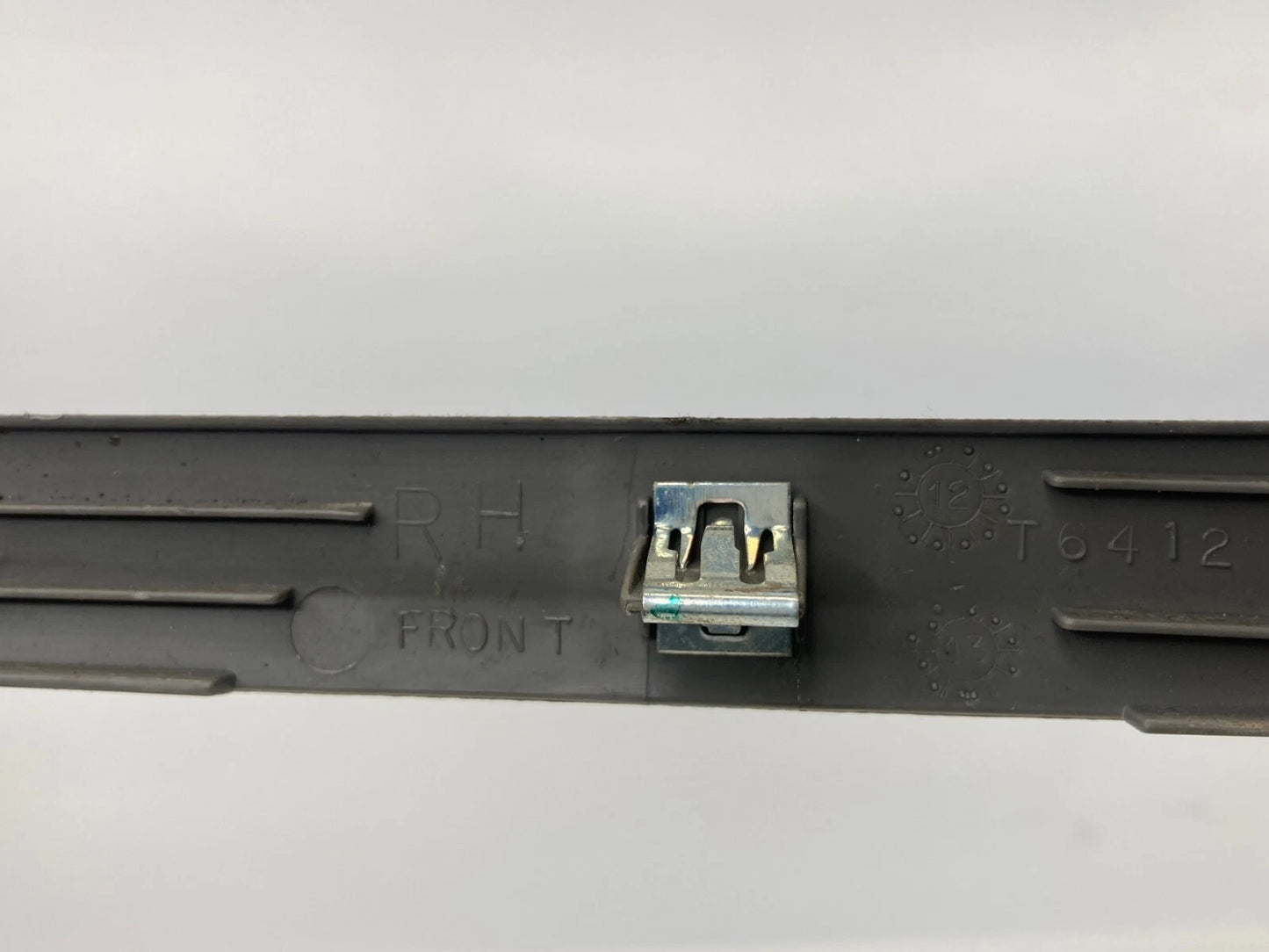 2013-2015 CHEVROLET MALIBU FRONT RIGHT SIDE DOOR PULL HANDLE COVER TRIM BEZEL