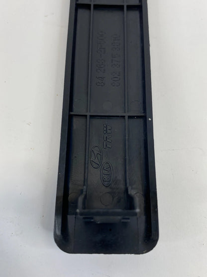 05-09 HYUNDAI TUCSON RIGHT PASSENGER SIDE FLOOR CARPET PROTECTOR TRIM 842682F500