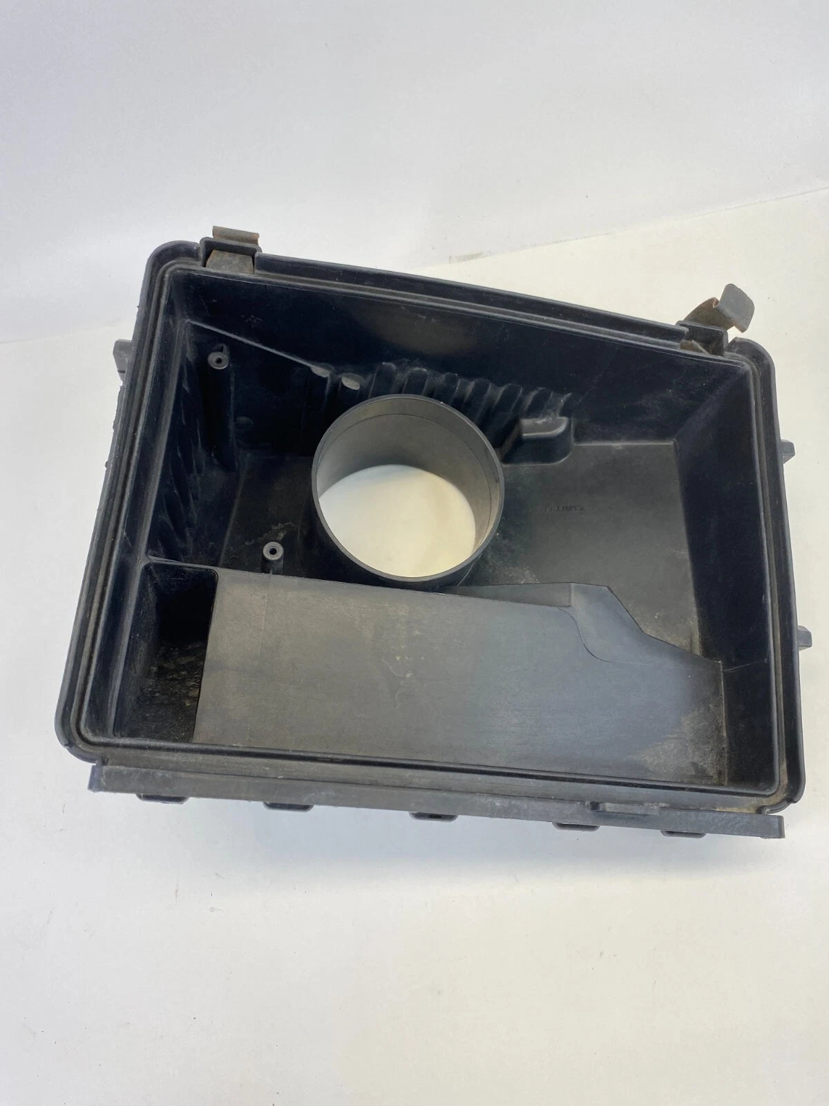 2005-2008 PONTIAC GRAND PRIX ENGINE AIR CLEANER FILTER BOX UPPER LID OEM FACTORY