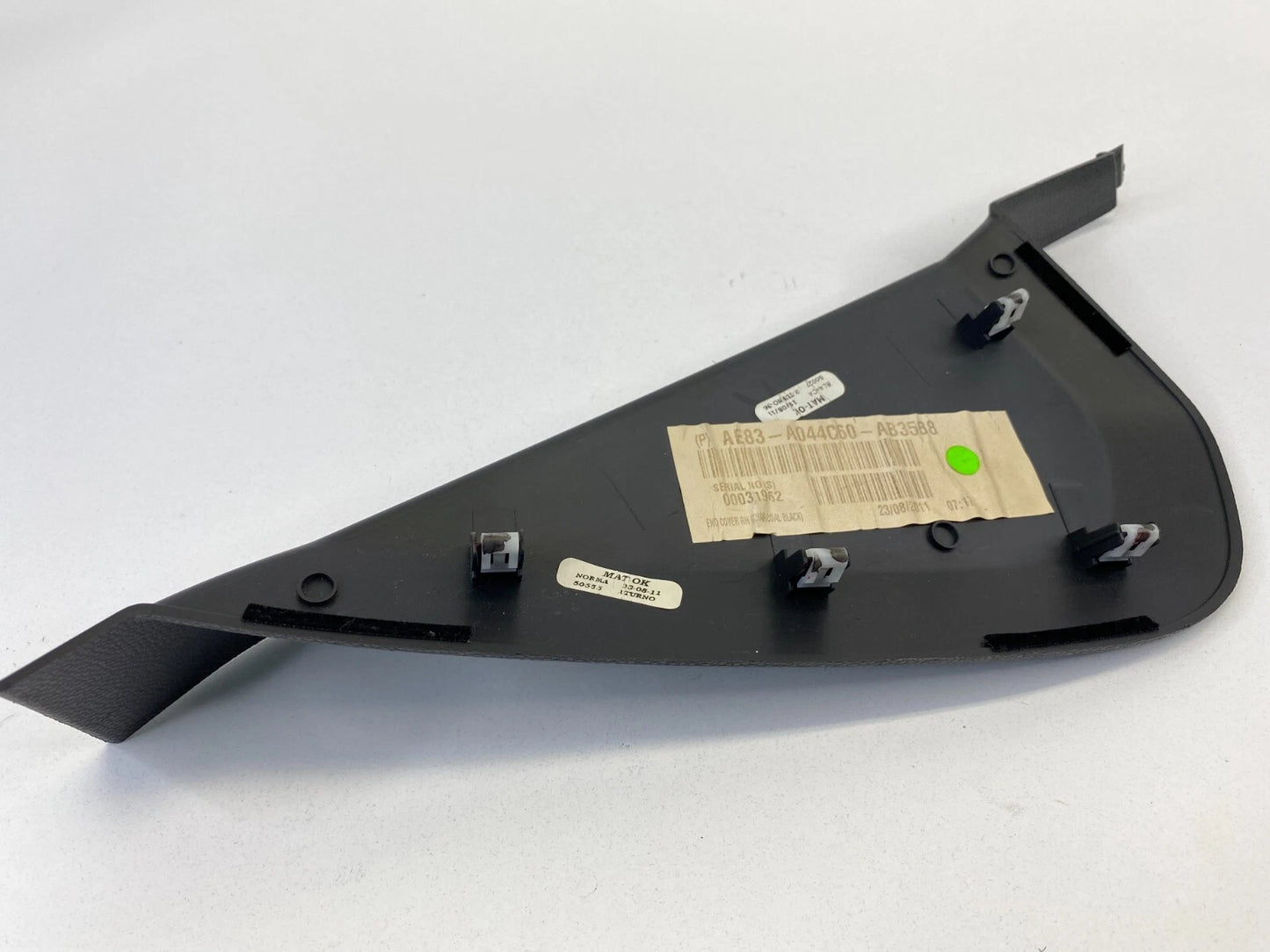 11-19 FORD FIESTA FRONT RIGHT SIDE CAP END PANEL COVER BEZEL TRIM AE83A044C60