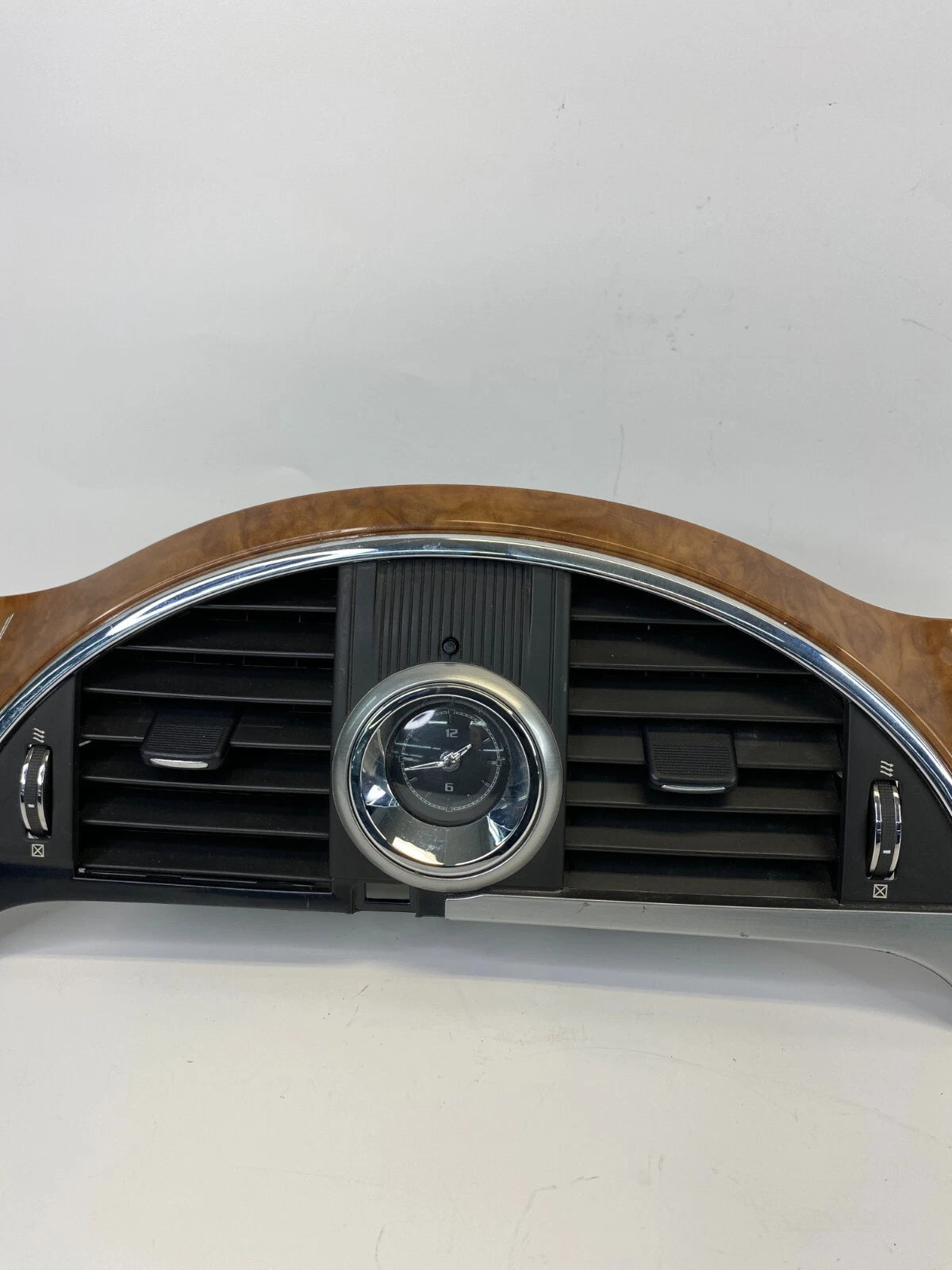 2008-2012 BUICK ENCLAVE CENTER DASH TRIM BEZEL W CLOCK& AIR VENT GRILLE 25913302