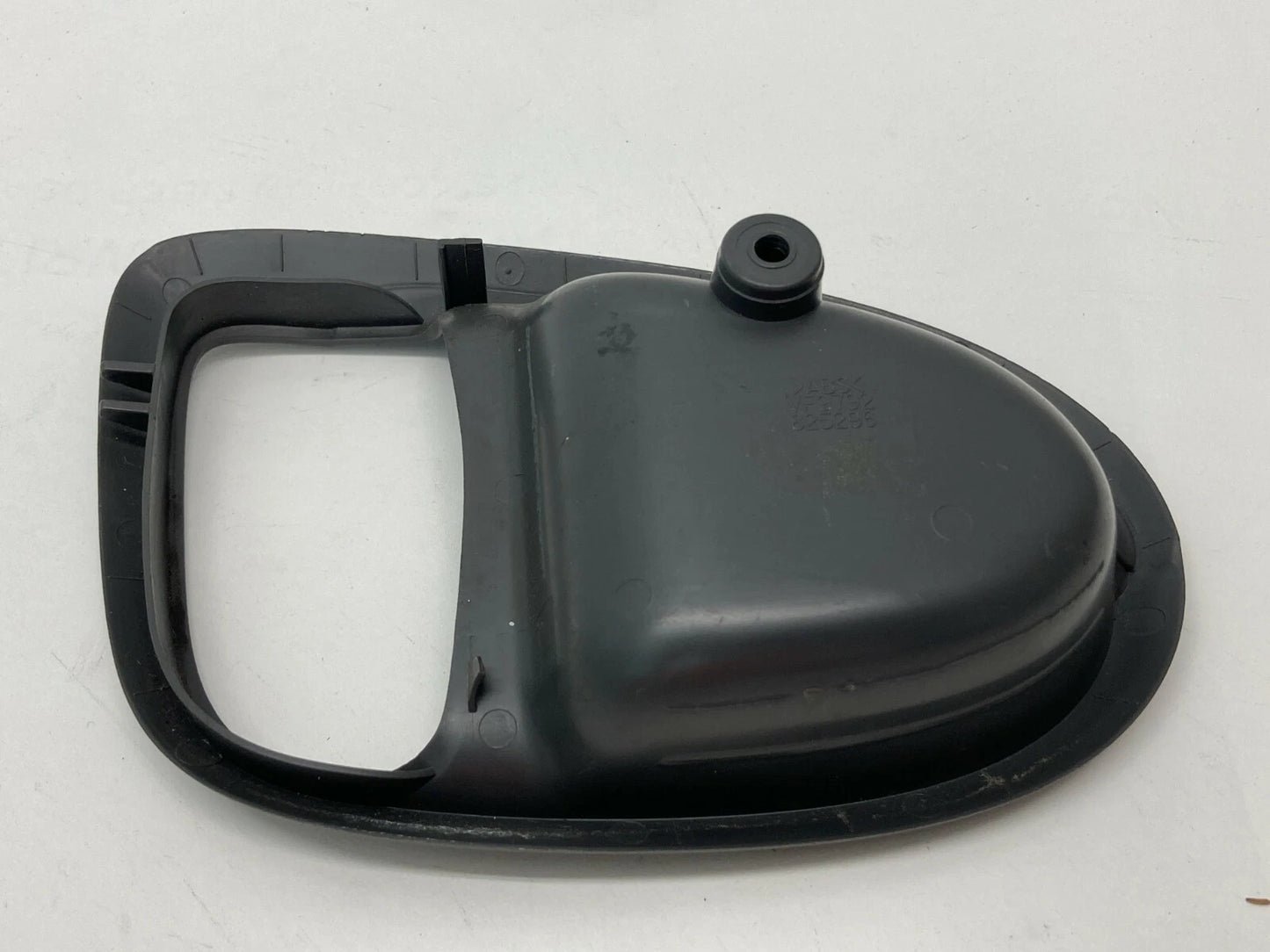 2002-2007 BUICK RENDEZVOUS REAR RIGHT SIDE INNER DOOR HANDLE BEZEL 825296 OEM