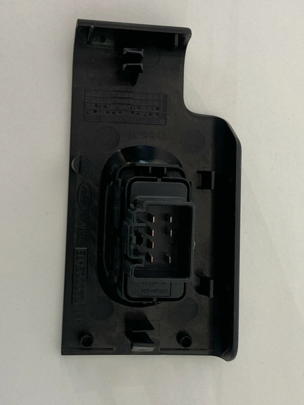 2004 2005 LAND ROVER FREELANDER REAR RIGHT SIDE WINDOW SWITCH W/ BEZEL ELH500060