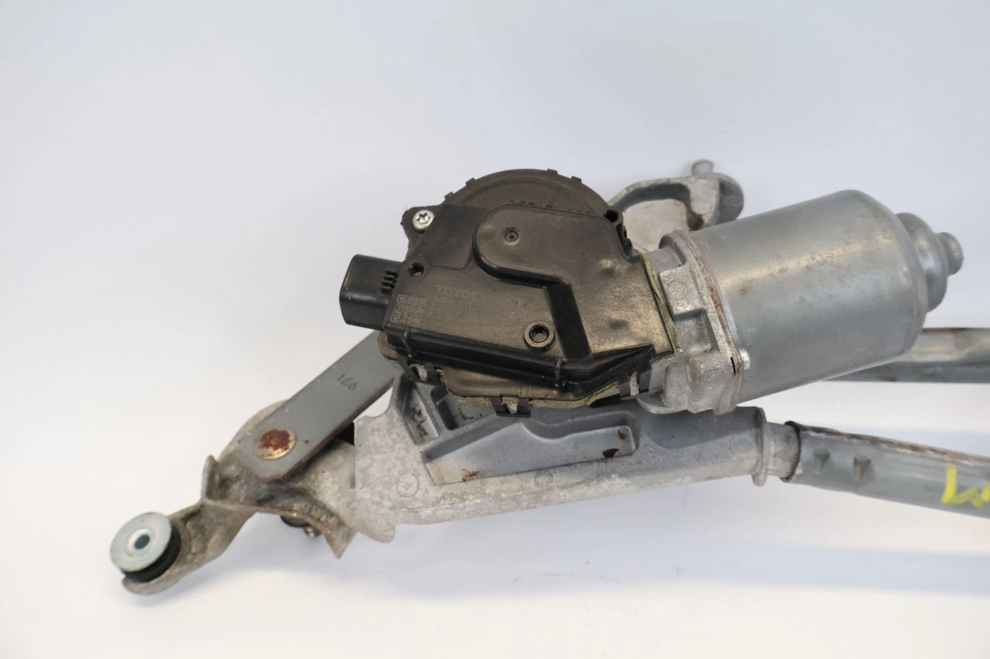 2007-2012 TOYOTA YARIS SEDAN FRONT WINDSHIELD WIPER MOTOR W/ LINKAGE 85110-52440