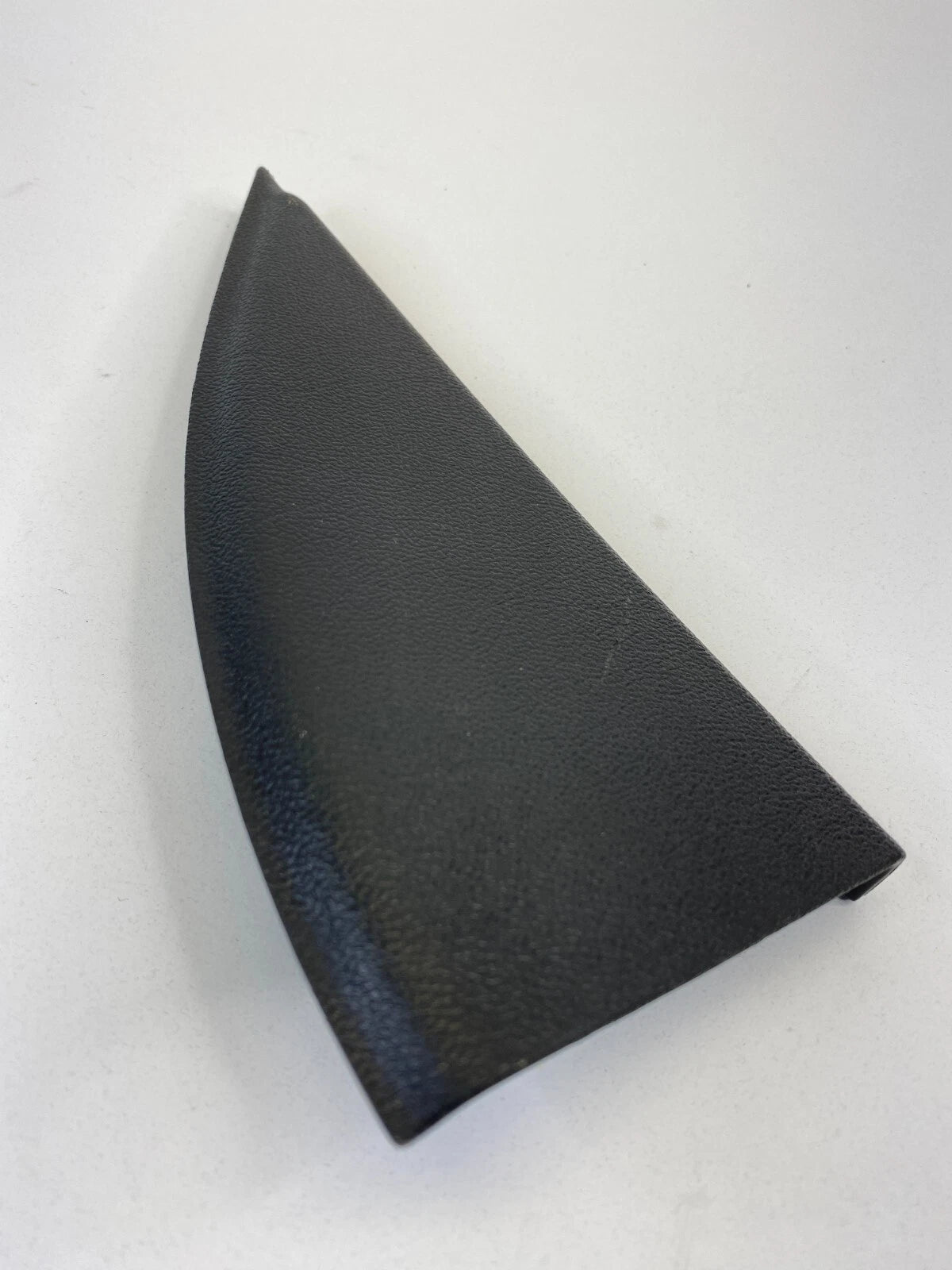 2006-2009 PONTIAC TORRENT REAR LEFT INTERIOR DOOR COVER CORNER MOLDING 22722256