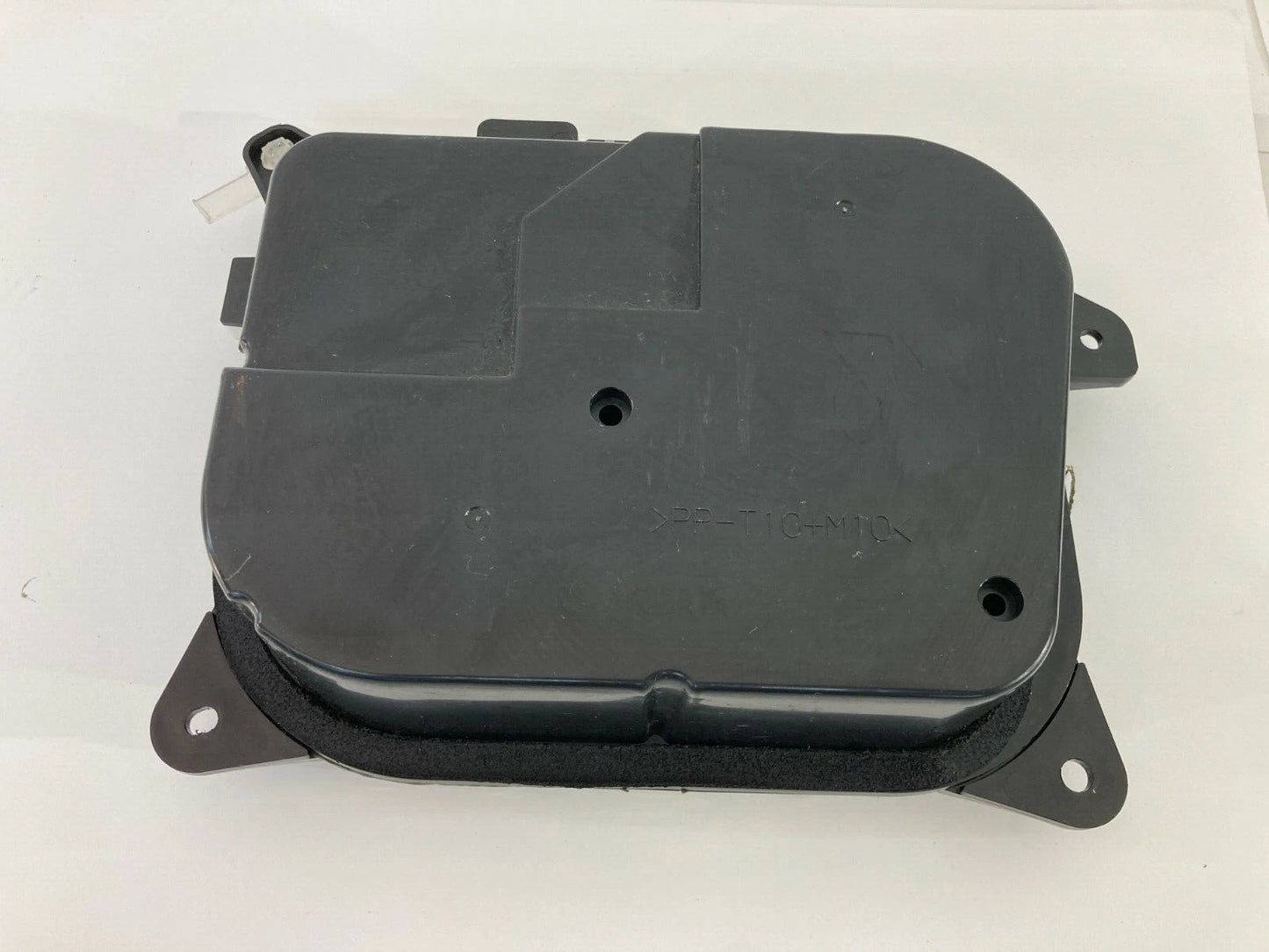 1998-2004 LEXUS GS300 98-00 GS400 REAR RIGHT PASSENGER SPEAKER W/ BOX PANEL