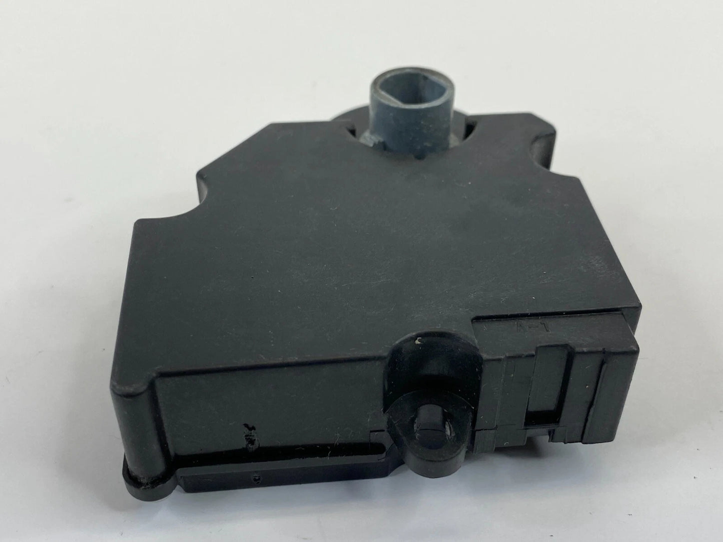 2002-2007 SATURN VUE HVAC AC HEATER AIR INLET DOOR ACTUATOR VP6GCH1-9E616-AA OEM