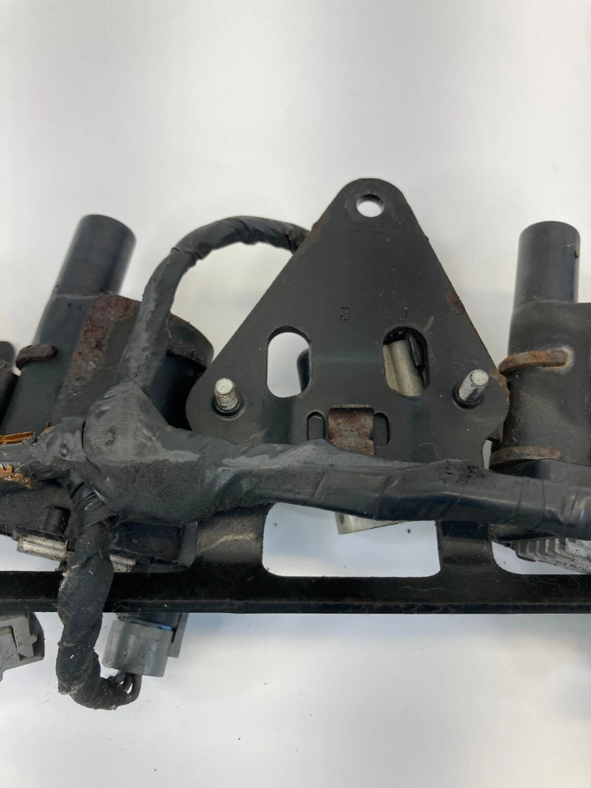 00-06 CHEVY TAHOE GMC YUKON RIGHT ENGINE IGNITION COIL IGNITER PACK BRACKET SET