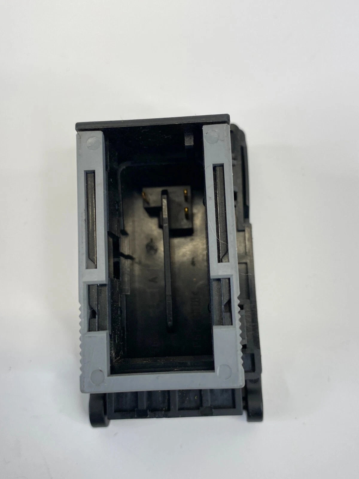 2003-2009 LAND ROVER RANGE ROVER DIAGNOSTIC OBD PLUG PORT COVER TRIM 6901665 OEM