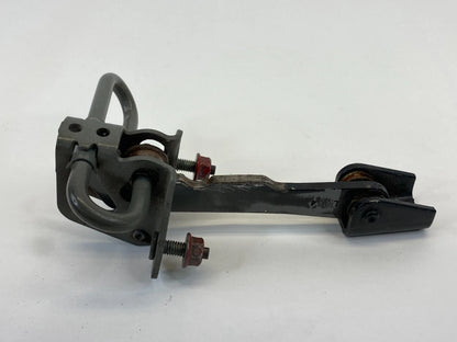 2000-2006 GMC YUKON / XL 1500 / 2500 FRONT LEFT DOOR CHECK STOP STOPPER DETENTE