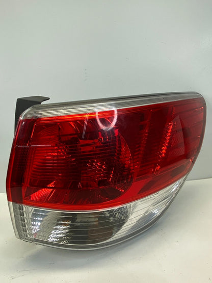 2013-2016 NISSAN PATHFINDER REAR OUTER RIGHT PASSENGER TAILLIGHT TAIL LIGHT OEM