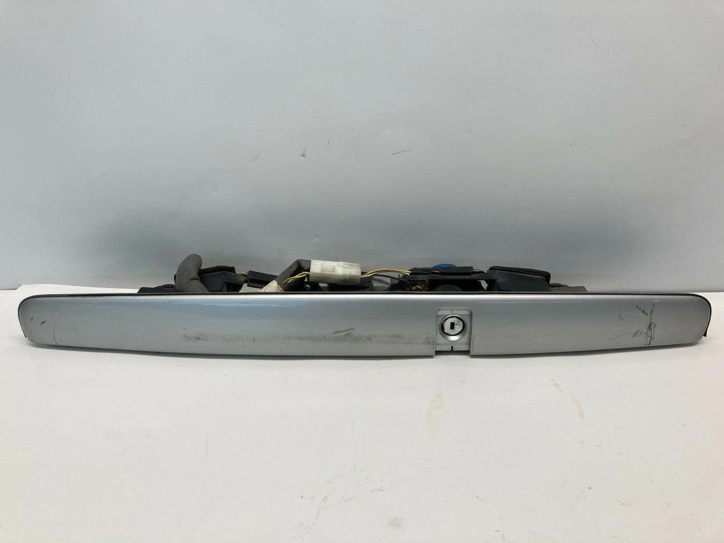 1998 1999 2000 VOLVO S70 TRUNK LID HANDLE MOLDING LICENSE PLATE LIGHT LAMP OEM