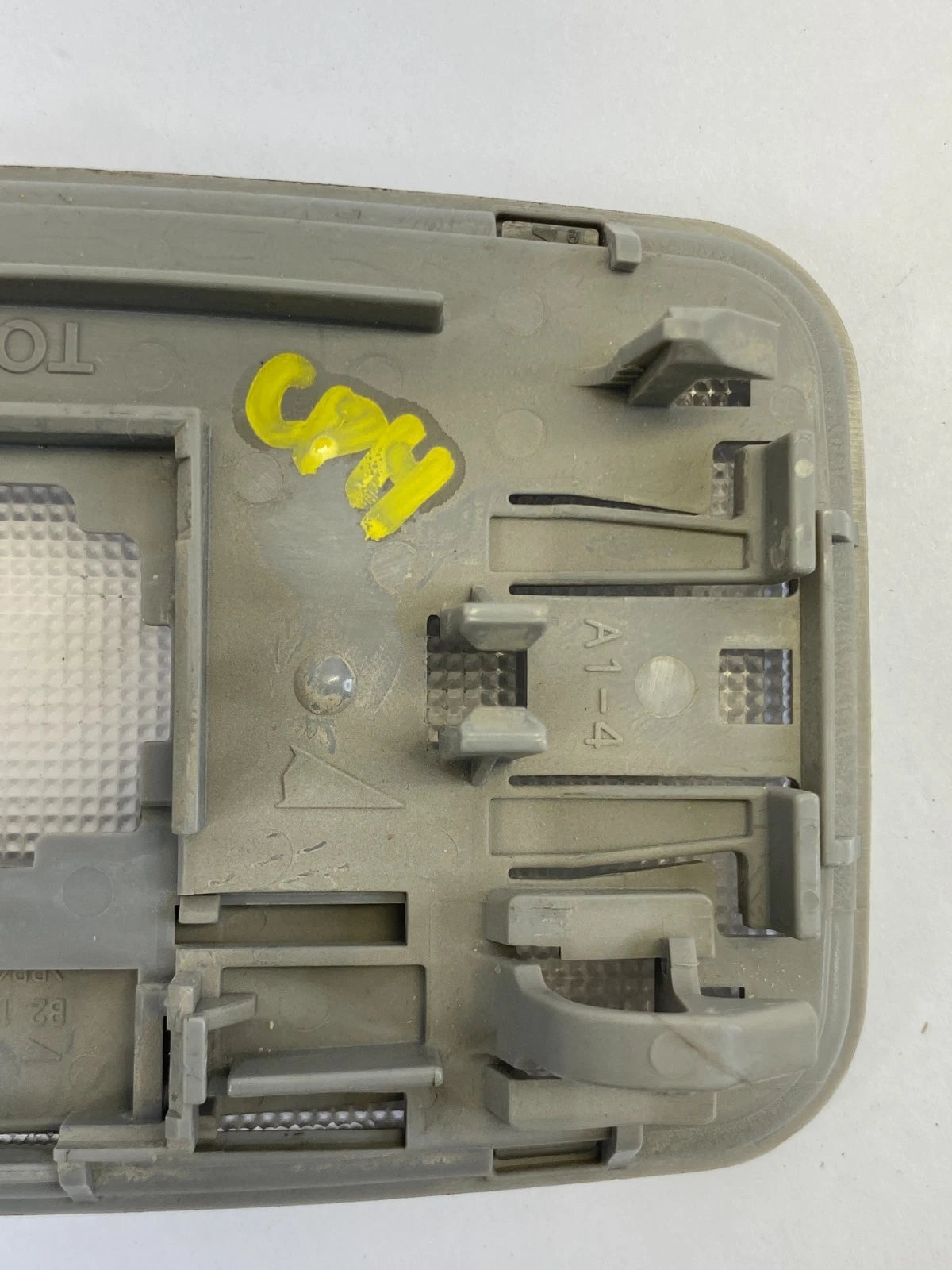 2006-2011 TOYOTA YARIS HATCHBACK CENTER DOME LIGHT LAMP ASSEMBLY OEM