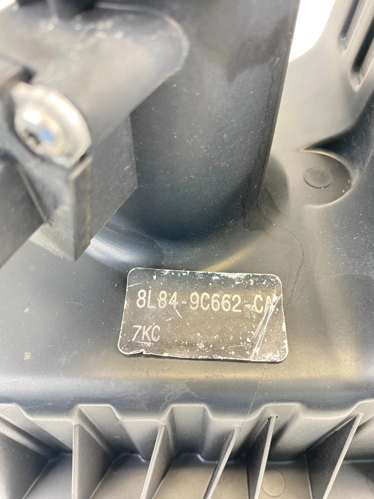 05-07 FORD ESCAPE 2.3L AUTO UPPER AIR CLEANER BOX W MASS AIR SENSOR 5L8U9661AD