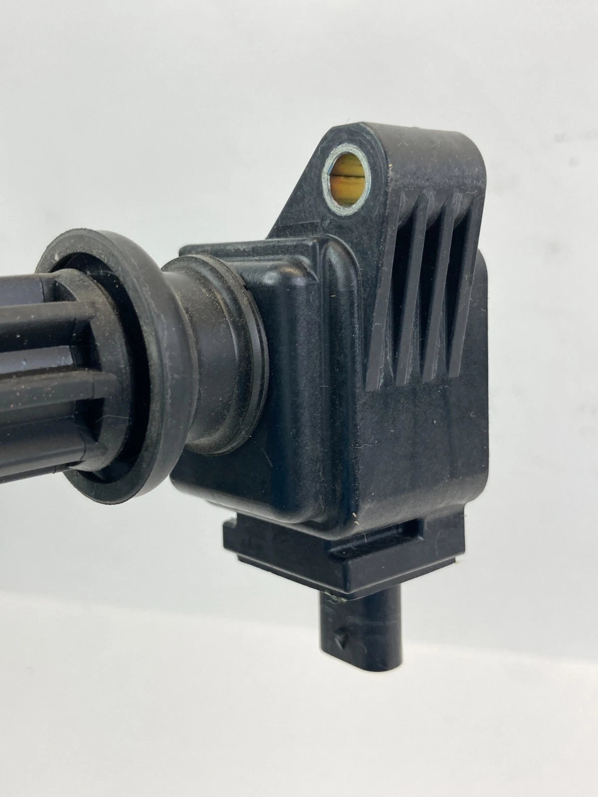 2012-2018 FORD FOCUS 2013-2019 FORD ESCAPE DIRECT IGNITION IGNITER COIL ASSEMBLY