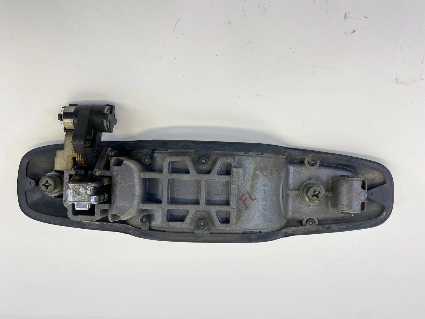 2003-2006 SUZUKI XL-7 FRONT LEFT DRIVER SIDE EXTERIOR DOOR HANDLE 82820-65D10