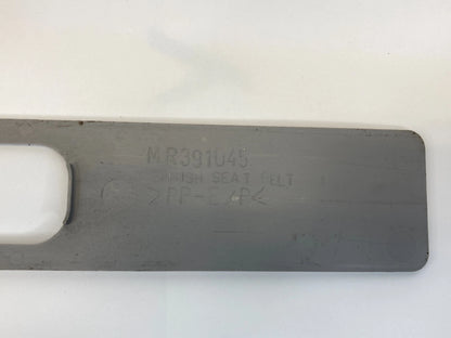 2003 2004 MITSUBISHI MONTERO SPORT LEFT CENTER PILLAR COVER TRIM MR391045 OEM