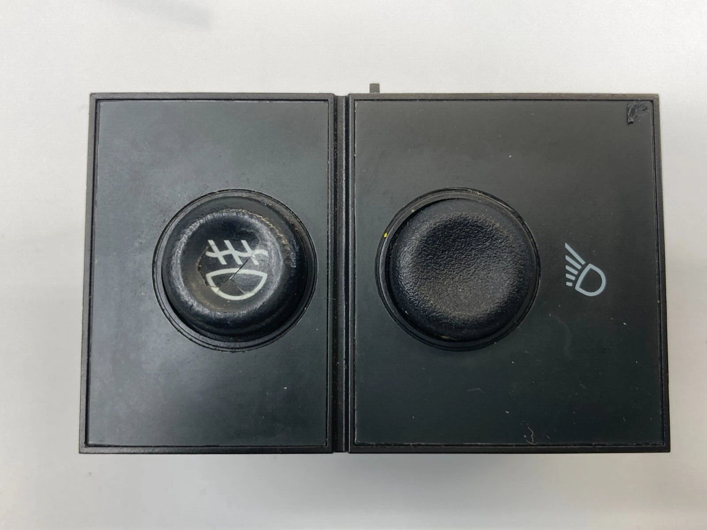 2003-2006 CHEVROLET AVALANCHE 1500 FOG LIGHT SWITCH BUTTON CONTROL 15076588 OEM