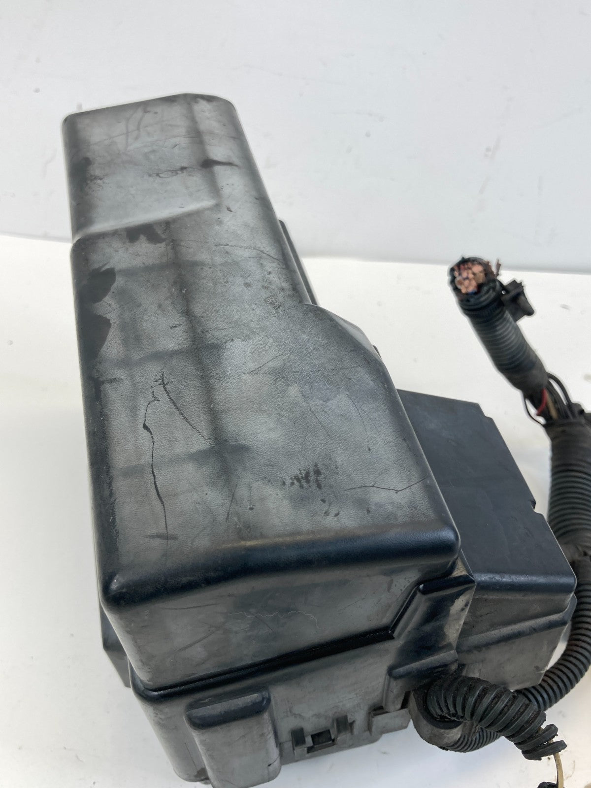 04-06 Nissan Altima 3.5L Engine Compartment Junction Fuse Box Assy 284B9-7Y000