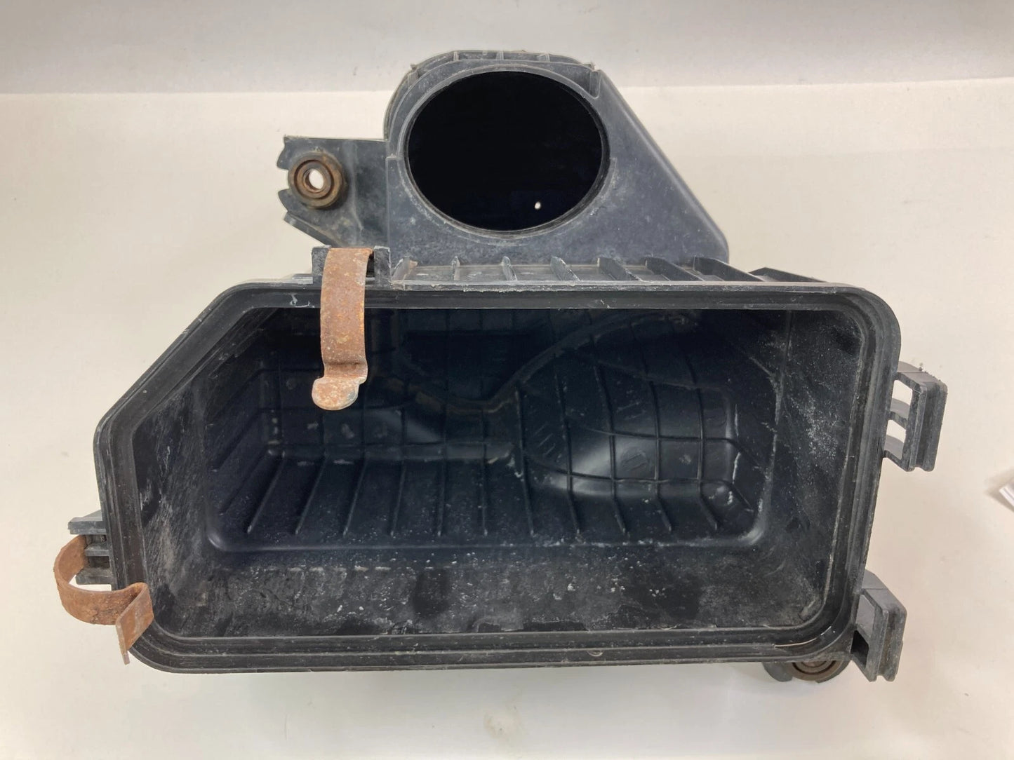 2010 2011 KIA SOUL 2.0L L4 AT AIR INTAKE CLEANER FILTER BOX LOWER HOUSING OEM