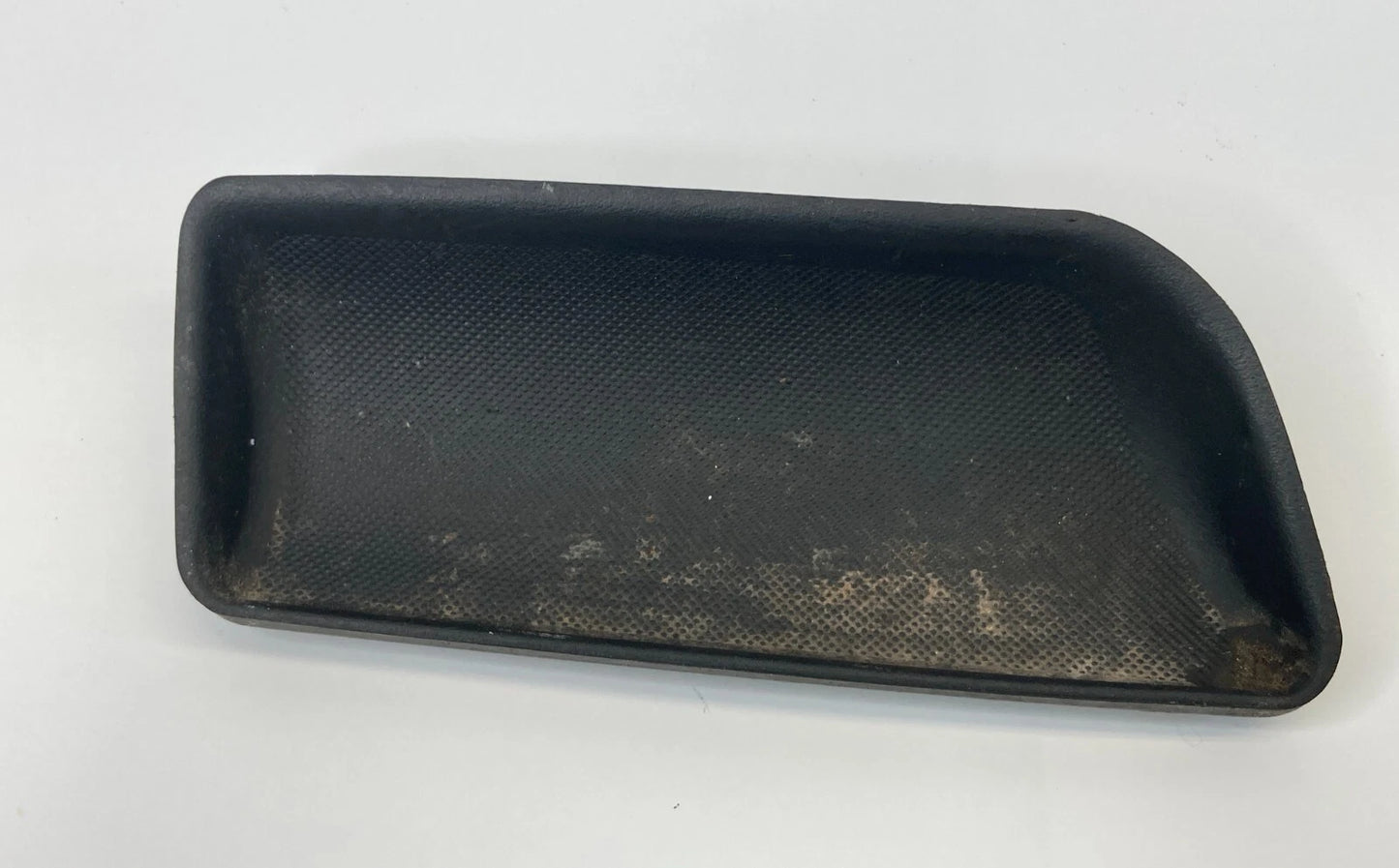 2006-2013 CHEVROLET IMPALA REAR RIGHT PULL HANDLE COVER SCREW CAP TRIM 10352912