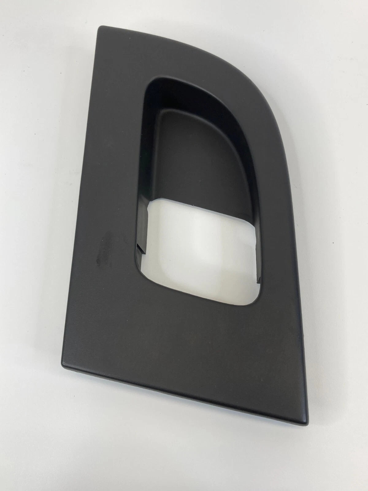2003-2006 FORD EXPEDITION REAR RIGHT SIDE INTERIOR DOOR HANDLE COVER BEZEL OEM