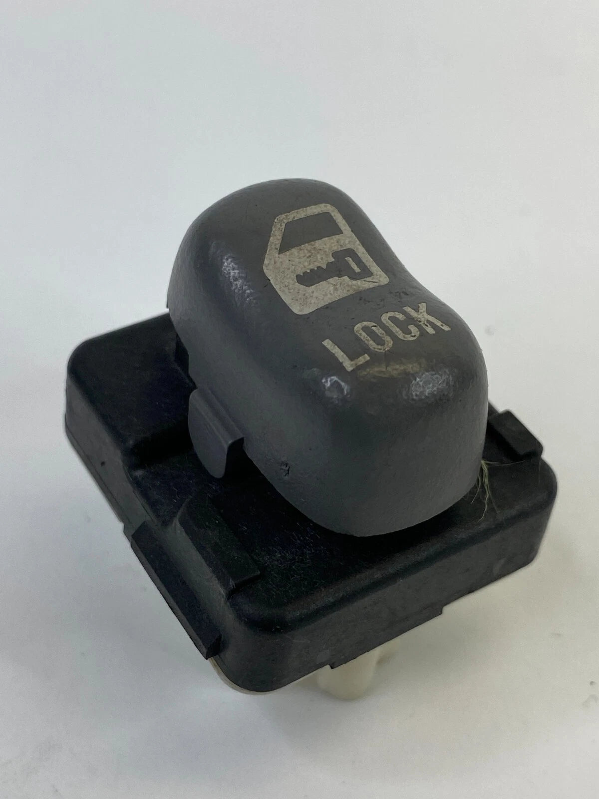 2001-2005 PONTIAC GRAND AM LEFT OR RIGHT DOOR LOCK CONTROL BUTTON SWITCH OEM