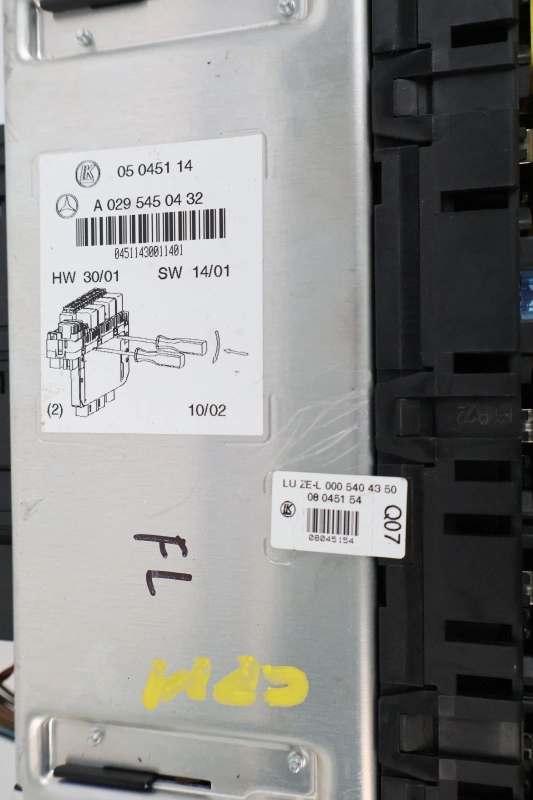 2000-2006 MERCEDES S430 S500 FRONT LEFT SAM FUSE RELAY BLOCK ECU A-029-545-04-32