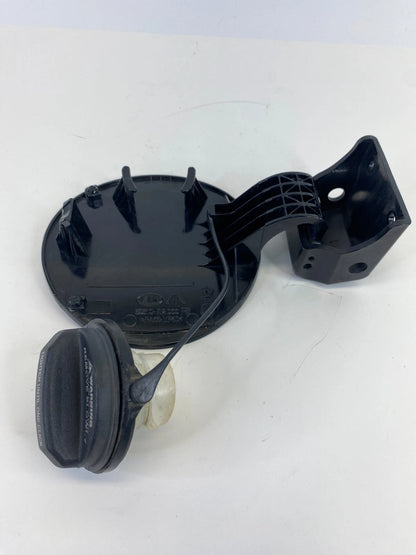 2014-2019 Kia Soul WAGON Fuel Filler Door w/Gas Tank Cap Lid 69510-B2000