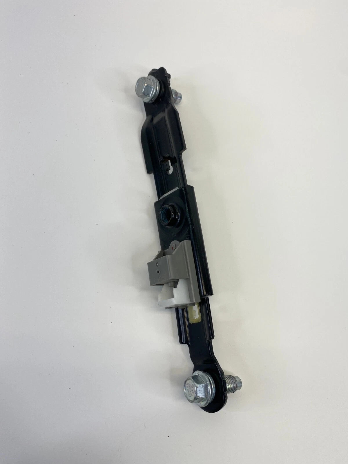 2012-2017 HYUNDAI ACCENT FRONT LEFT OR RIGHT SIDE SEAT BELT HEIGHT ADJUSTER OEM