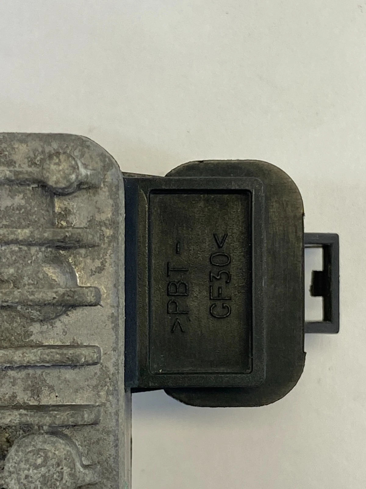 2014 2015 KIA SORENTO ENGINE COOLING FAN RESISTOR CONTROL MODULE 25385-B8800 OEM