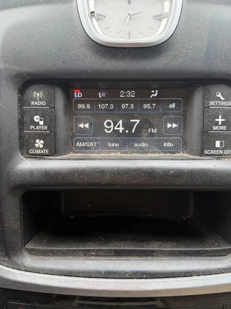 2011-2014 CHRYSLER 300 DASH AM/FM RADIO INFORMATION DISPLAY SCREEN W/ BEZEL TRIM
