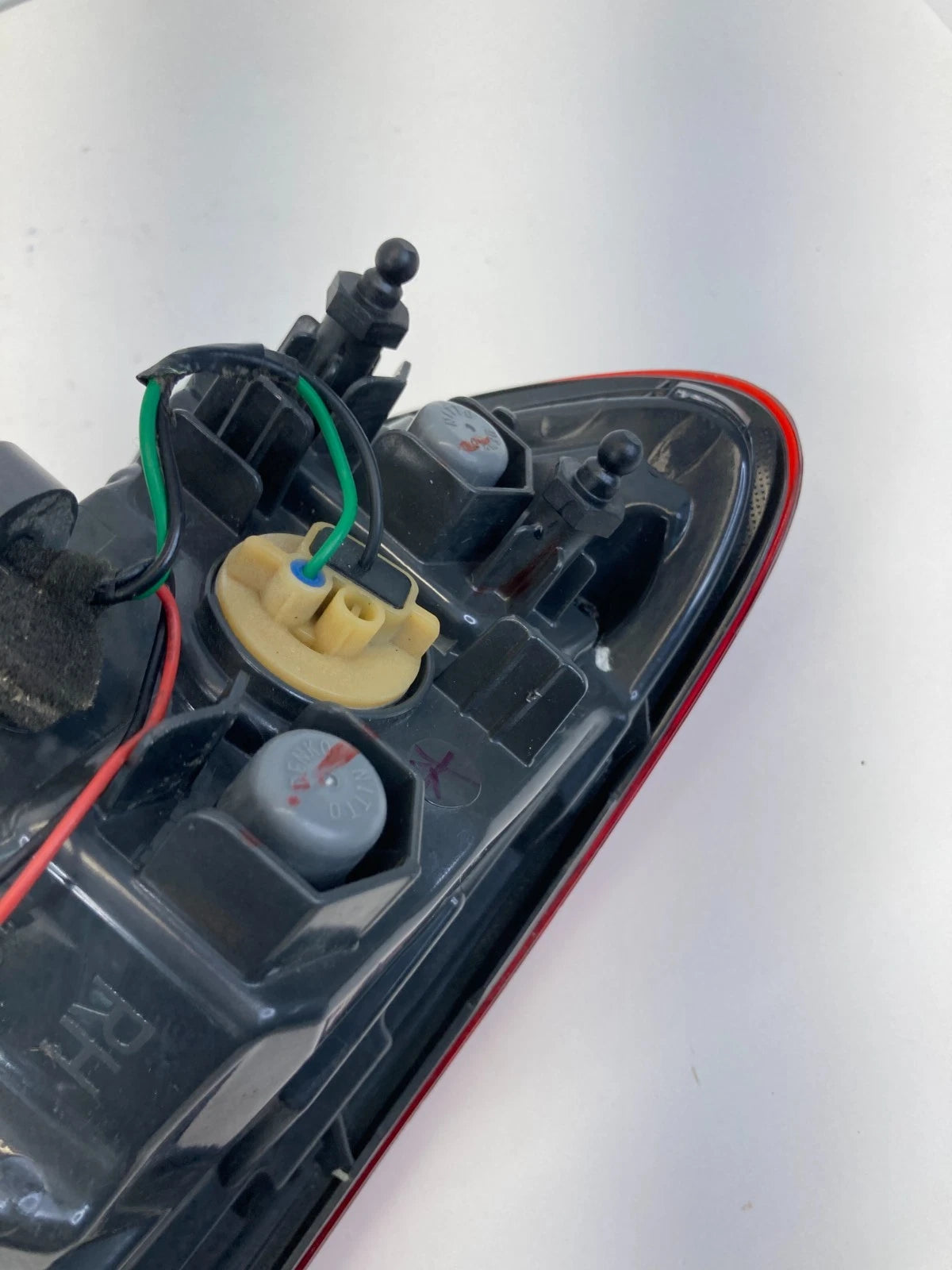 2015-2017 CHRYSLER 200 REAR RIGHT PASSENGER SIDE TAIL LIGHT LAMP 68110362AA OEM