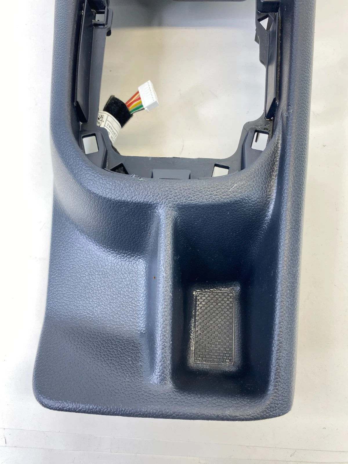 2012-2017 KIA RIO CENTER CONSOLE SHIFT SHIFTER PANEL TRIM BEZEL 84631-1W000 OEM