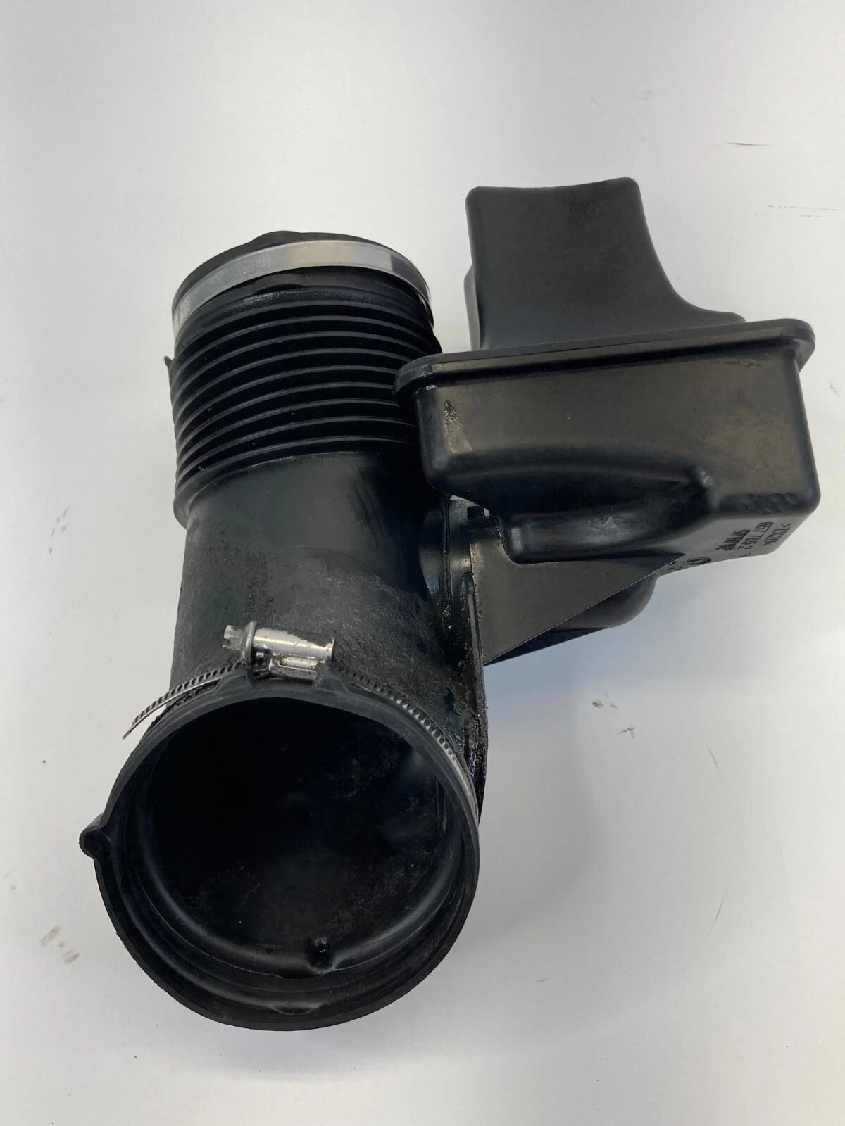 2006 BMW 330XI 3.0L AIR INTAKE BOOT HOSE RESONATOR FRONT OEM FACTORY 13717536004