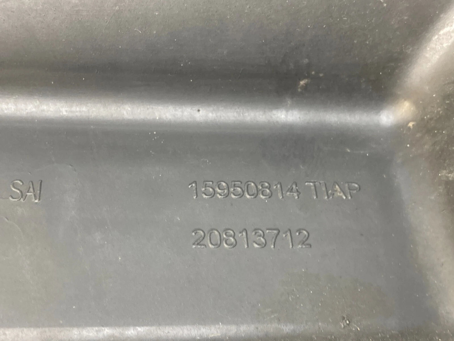 12-17 GMC TERRAIN CHEVY EQUINOX 2.4 AIR BOX INTAKE CLEANER BOX ASSEMBLY 20813712