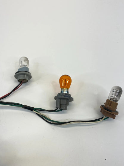 2000 2001 MAZDA MPV LX REAR TAIL LIGHT TAILLIGHT LAMP WIRE SOCKET HARNESS
