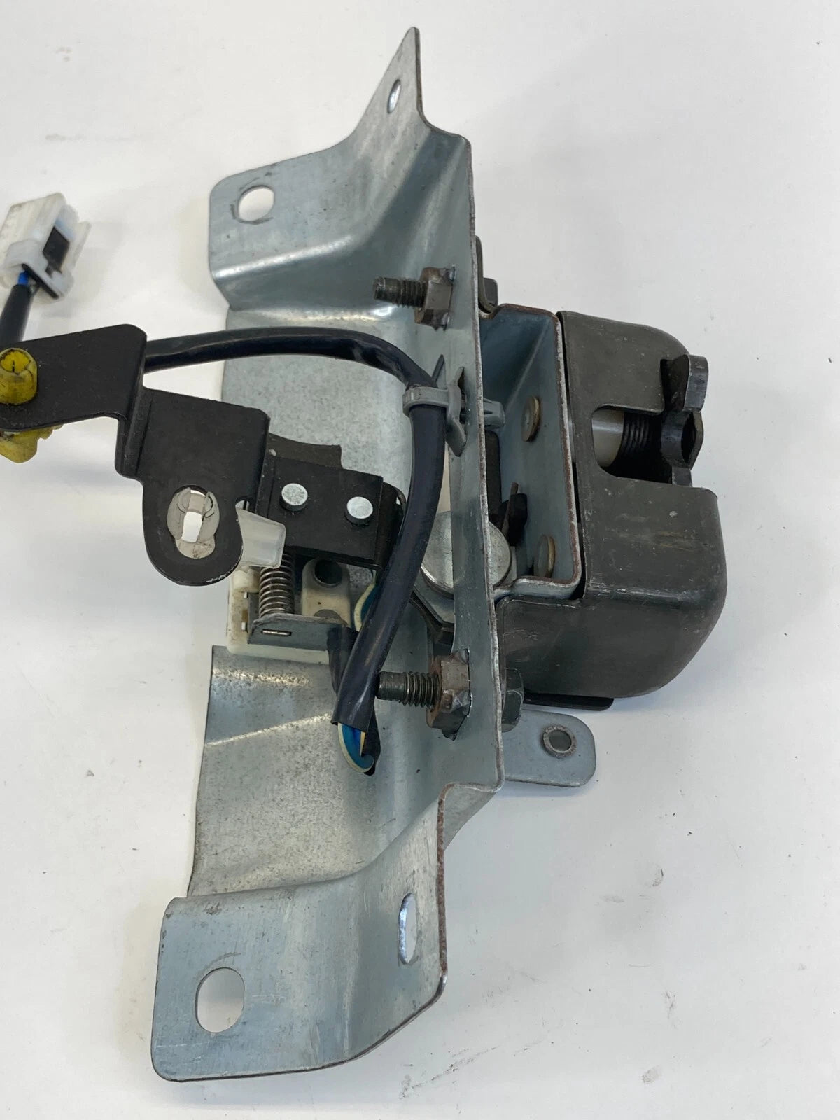 1996-2004 NISSAN PATHFINDER REAR TRUNK LIFTGATE WINDOW GLASS LOCK LATCH ACTUATOR