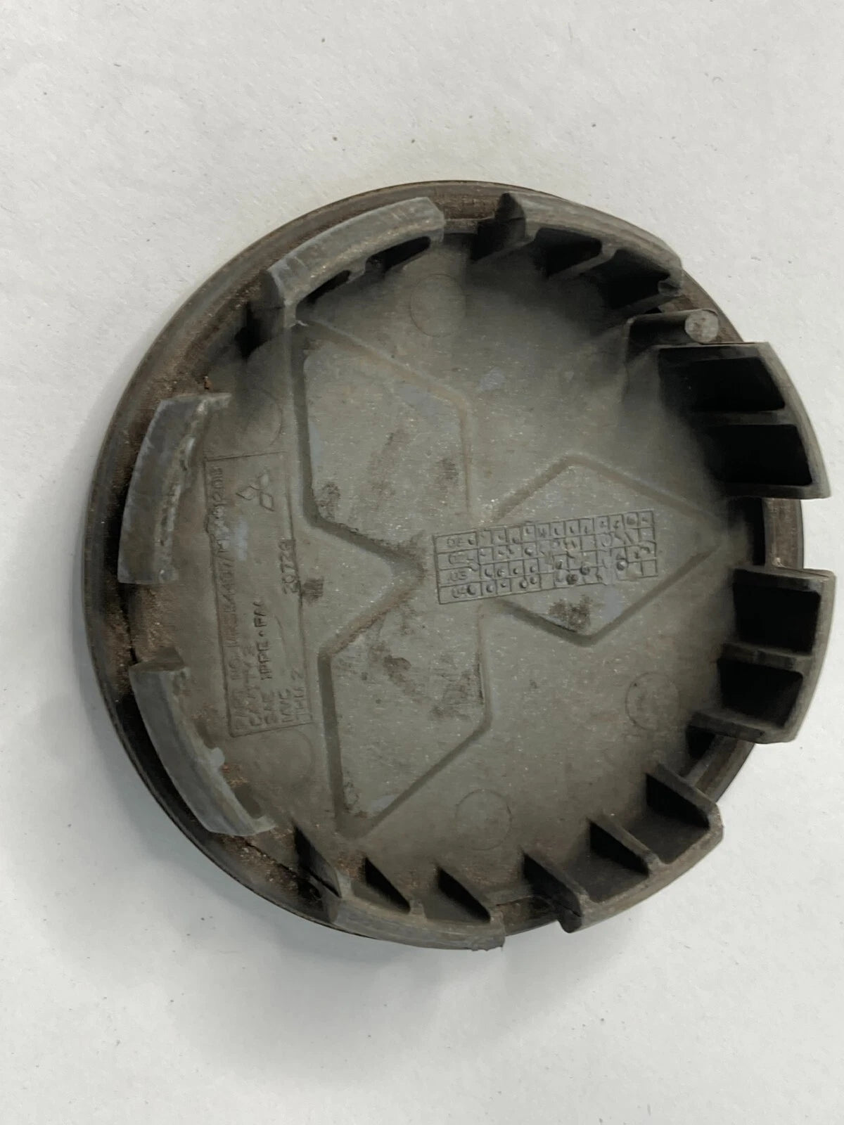 2005 MITSUBISHI ECLIPSE WHEEL RIM HUBCAP CENTER CAP HUB CAP COVER MR491203