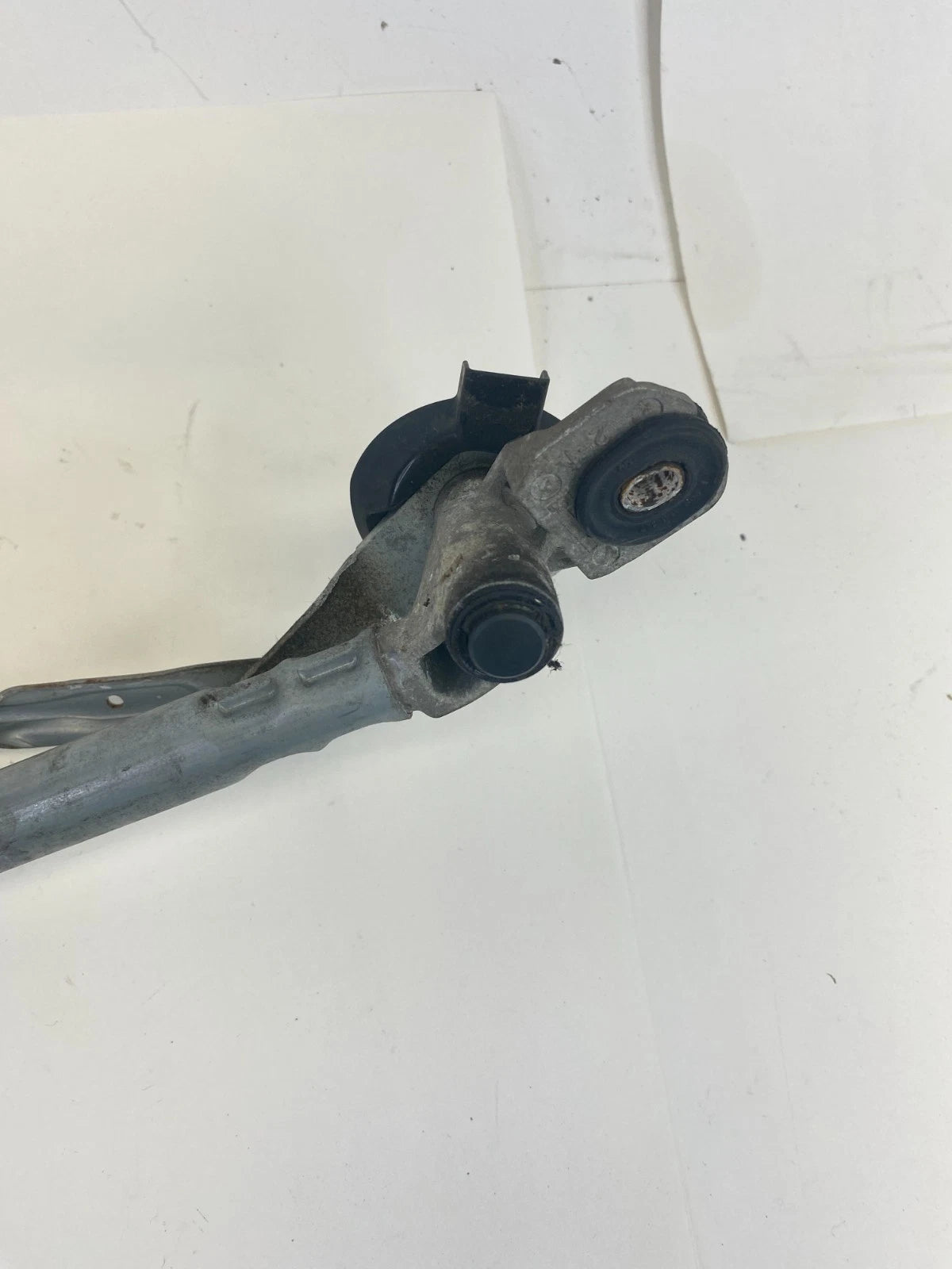 15 16 17 18 19 20 21 KIA SEDONA FRONT WINDSHIELD WIPER MOTOR W/ LINKAGE OEM